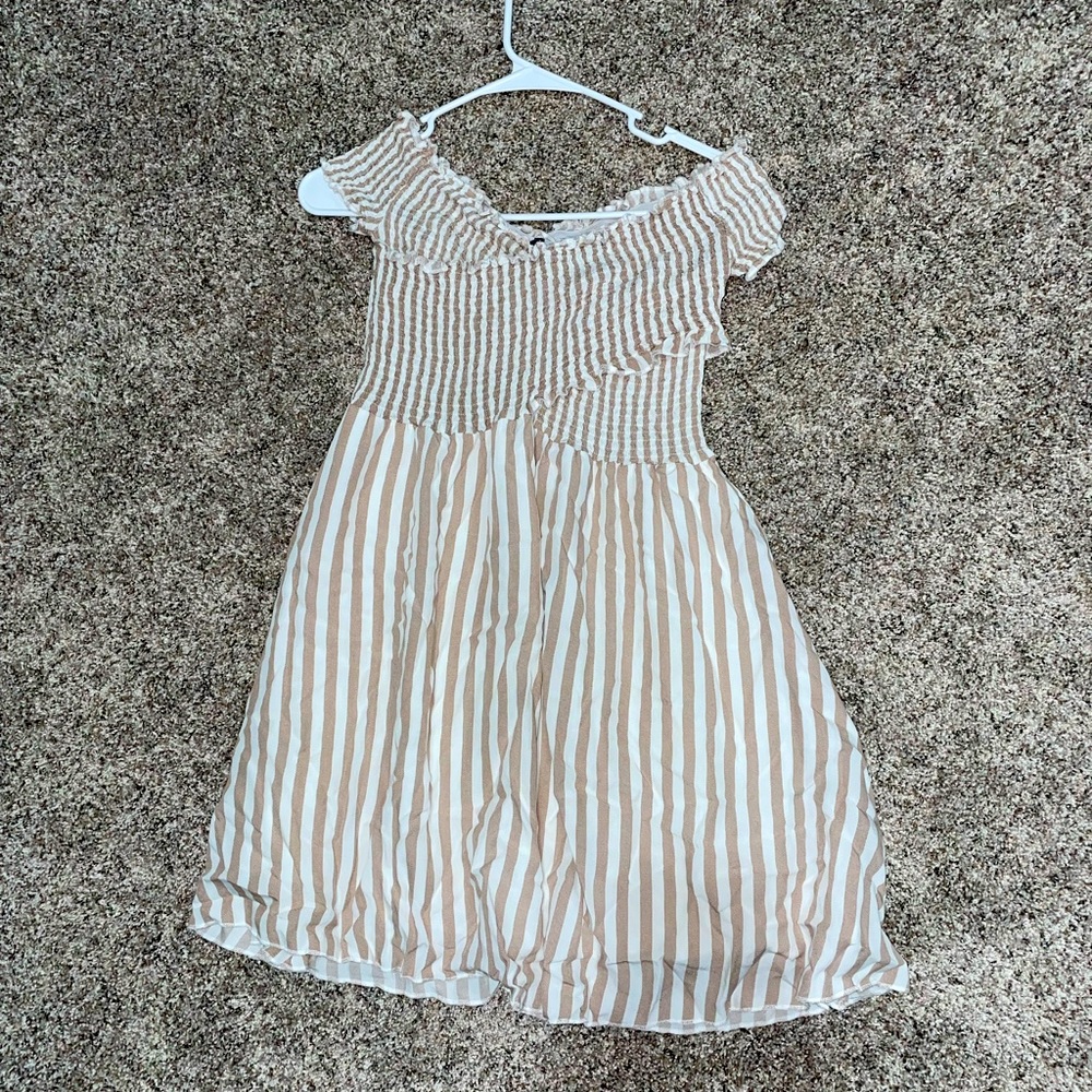 Short summer mini dress. Stretchy off shoulder and flowy striped dress